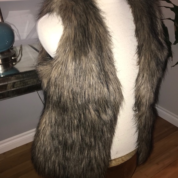 Faux fur vest - Picture 3 of 3